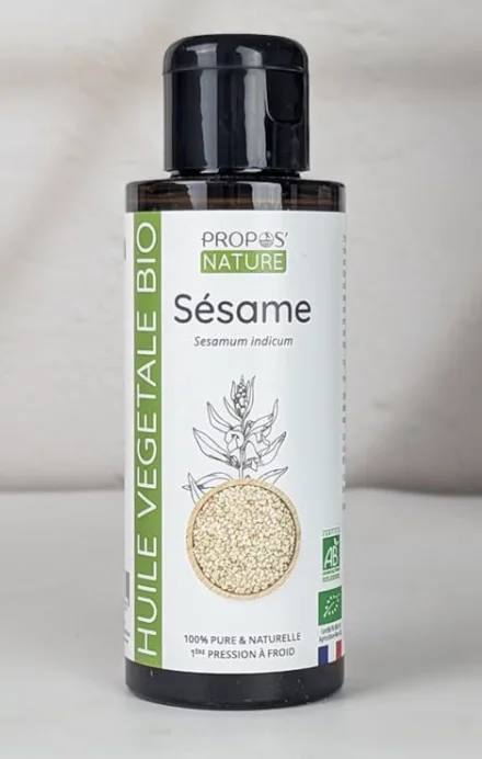 Flacon d'huile de sésame bio Propos' Nature pour le massage Abhyanga et le rituel ayurvédique.